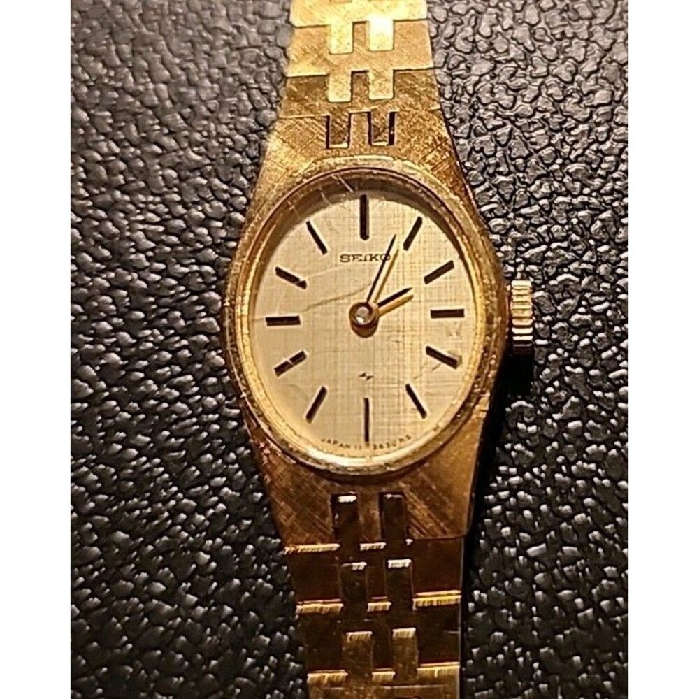 Vintage Ladies Gold Tone Seiko - Manual Wind, Oval Face - Picture 2 of 5